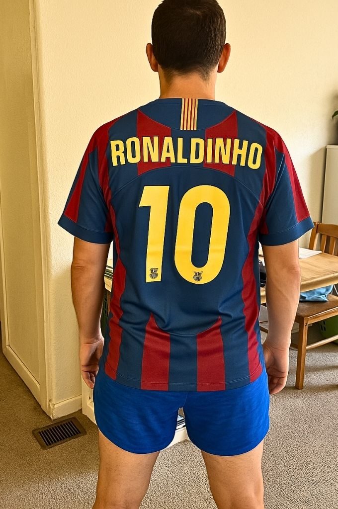 Shaun S. Buy Ronaldinho Barcelona Jersey 10 Numner